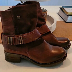 Dromparis Woman's Leather and Suede Ankle boots